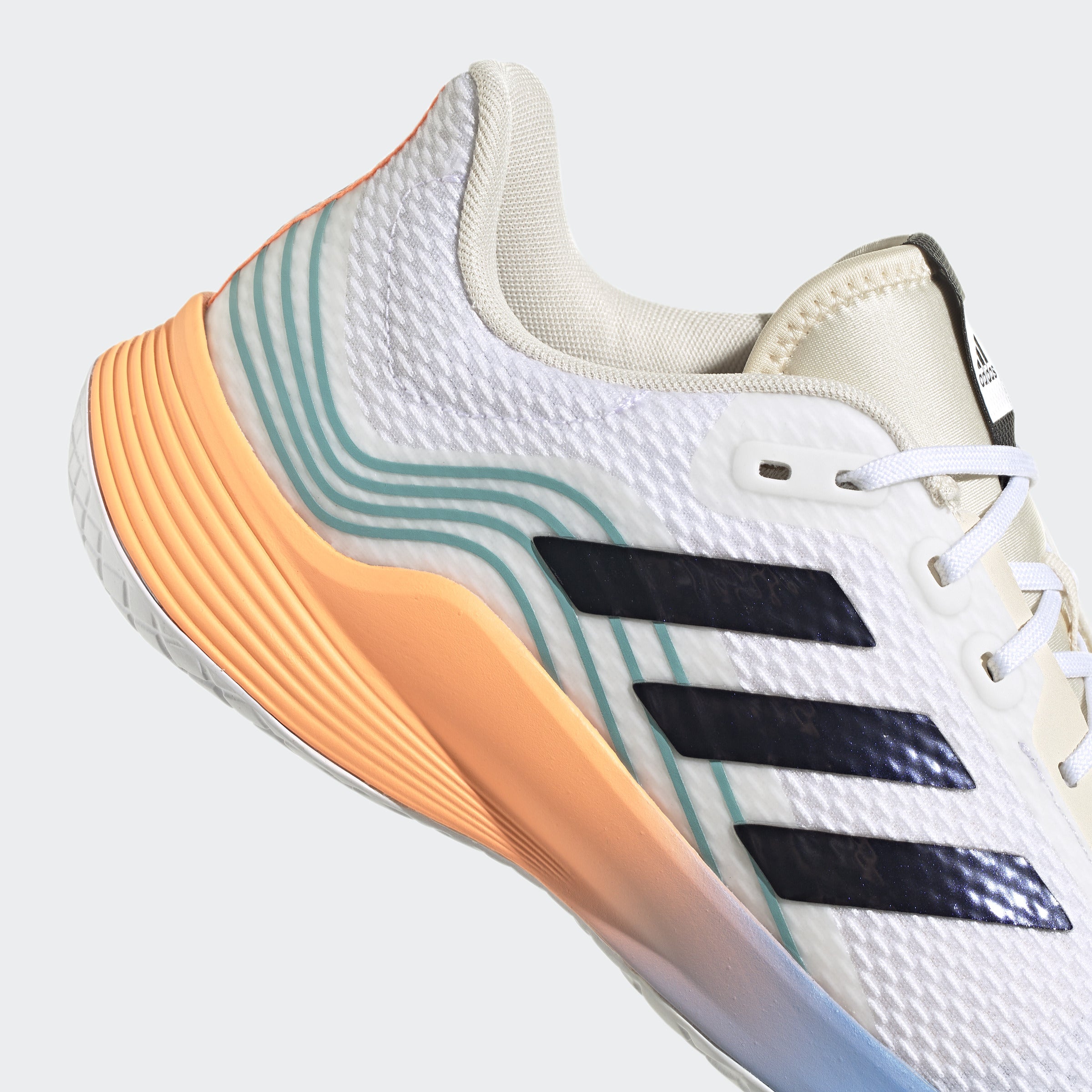 FTWWHT/CBLACK/BEAORA