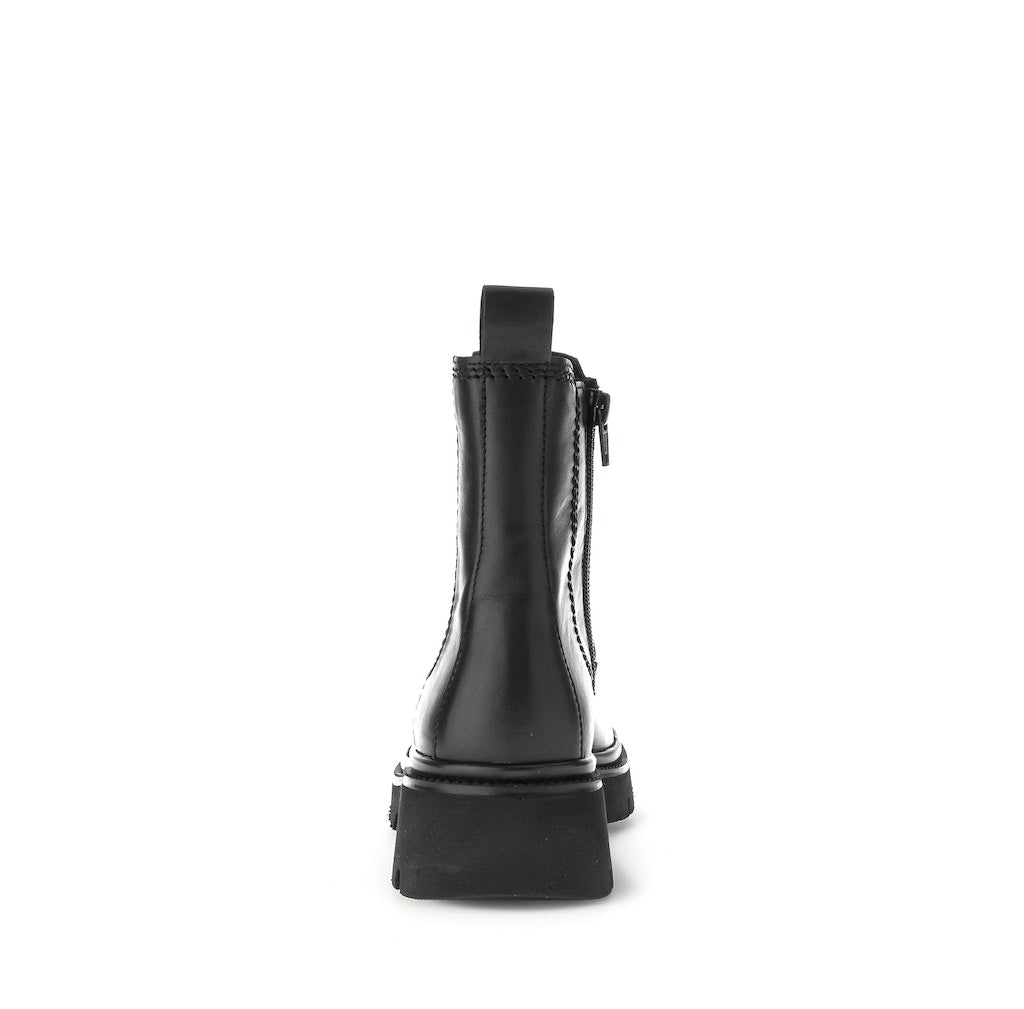 Schwarz