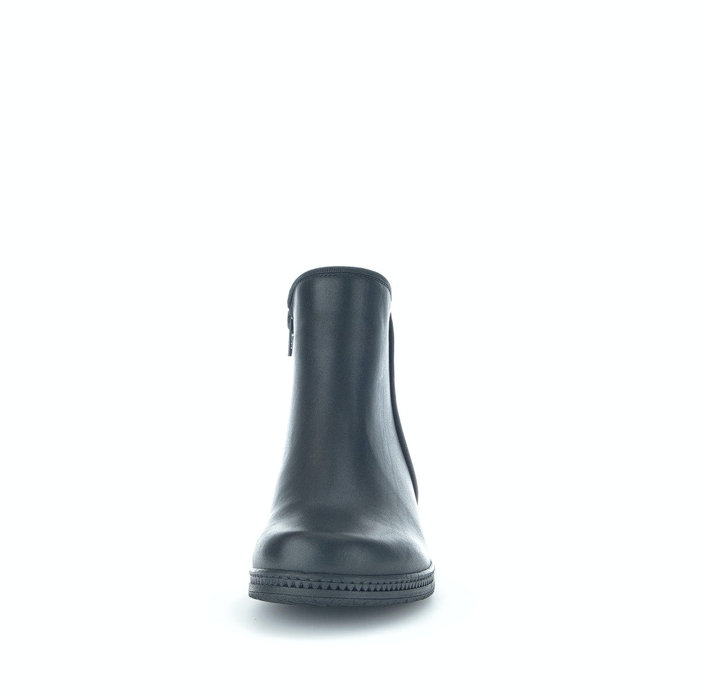 schwarz